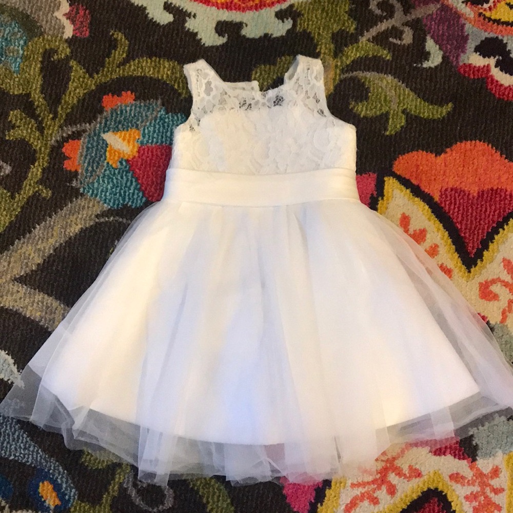 Girl’s White Fancy Dress (4-5T)